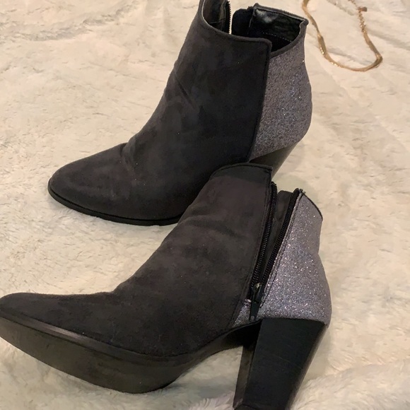 Silver and grey booties, size 7.5 - Picture 3 of 5